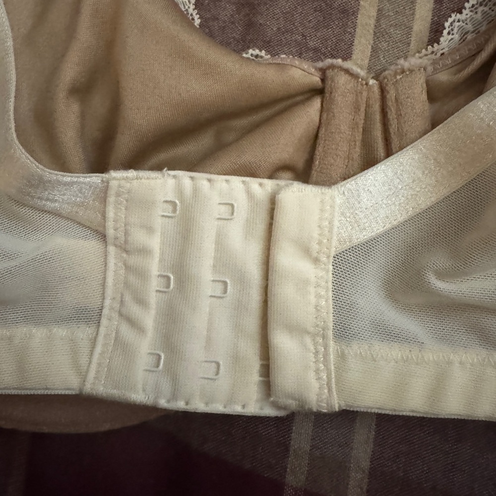 Cacique White Lace Dark Beige Fully Lined Cups Sz 42C Bra - Picture 4 of 9